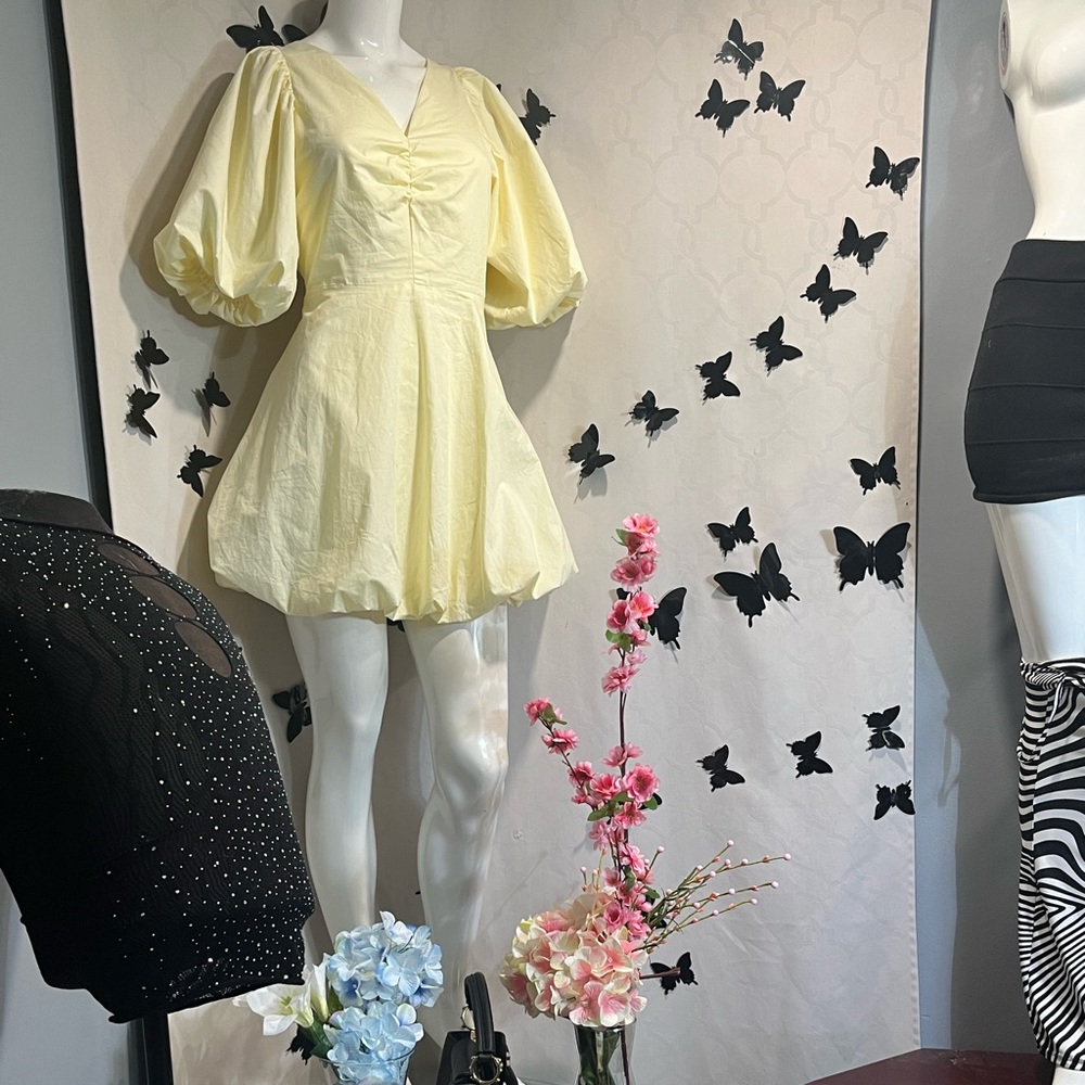 Beautiful dress with open tie up back๐โจ mint condition. - Picture 4 of 4